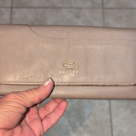 RADLEY LONDON Handbags - Radley London Beige Leather Wallet